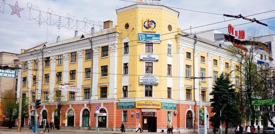 '“Нотариус”, “Стоматолог” и “Обмен валют”, которые прячут от черкасщан истинное лицо города' - фото '“Нотариус”, “Стоматолог” и “Обмен валют”, которые прячут от черкасщан истинное лицо города'