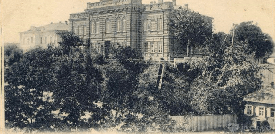 Перша міністерська чоловіча гімназія (нині – Черкаське музичне училище імені С.С. Гулака-Артемовського)