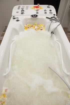 Фото 5 - Гидромассажная ванная с подводным массажным душем 