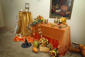 Фото 3 - Оформление холла Черкасского Художественного музея к празднованию Halloween