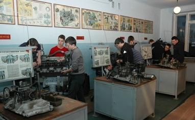 Автошкола ТСОУ - Практические занятия по ремонту двигателей автомобилей - фото 1