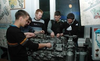 Автошкола ТСОУ - Практичні заняття по ремонту двигунів автомобілів - фото 3