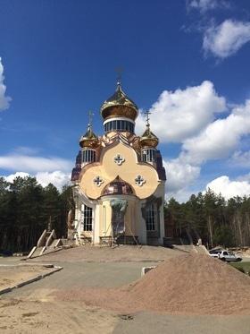 Фото 1 - Храм в г. Славутич. Есть весьма нестандартные конструкции