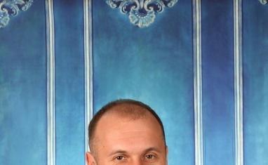 Ахрамчук Владимир Владимирович – главный врач (хирург-имплантолог)