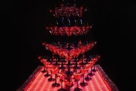 Фото 2 - Пирамида из бокалов шампанского