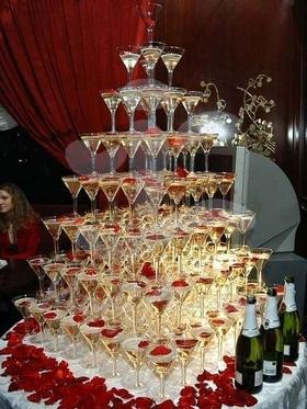 Фото 5 - Пирамида из бокалов шампанского