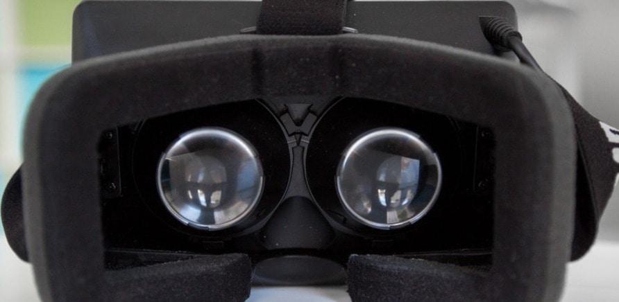 Фото 1 - Oculus Rift шутливо сравнивают с очками аквалангиста из-за похожей формы светоизолирующего корпуса