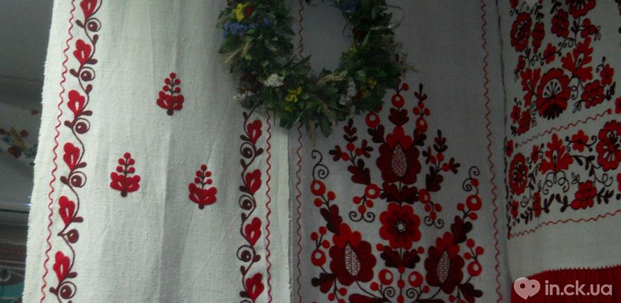Фото 4 - Свадебные рушники для свадьбы в украинском стиле подбирают под орнамент наряды невест