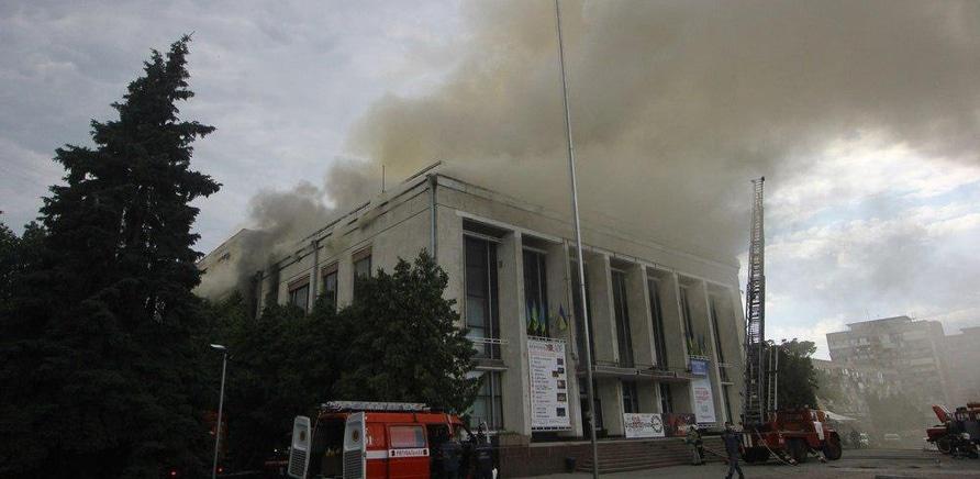'Рятувальники прокоментували пожежу в драмтеатрі'