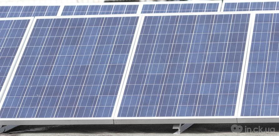 Фото 1 - Сонячні батареї на черкаському даху
