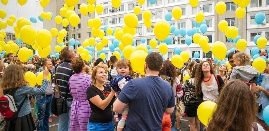 'Черкащане запустили желто-голубой флаг из воздушных шариков'
