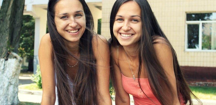 'Як дві краплі: близнюки з Черкас розказують про свою схожість'