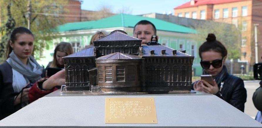 'На черкасском Крещатике установили мини-копии исторических зданий'