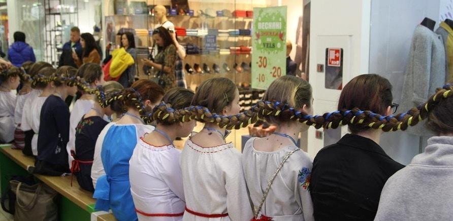 'Найдовшу в Україні дівочу косу заплели в Черкасах'