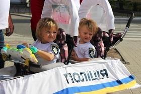 Статья 'В Черкассах состоялся праздничный парад детских колясок'