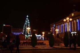 Стаття 'Святий Миколай запалив новорічну ялинку на Соборній площі'