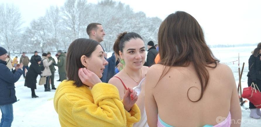 Фото 3 - Водохреще по-черкаськи: як містяни зимовий купальний сезон відкривали