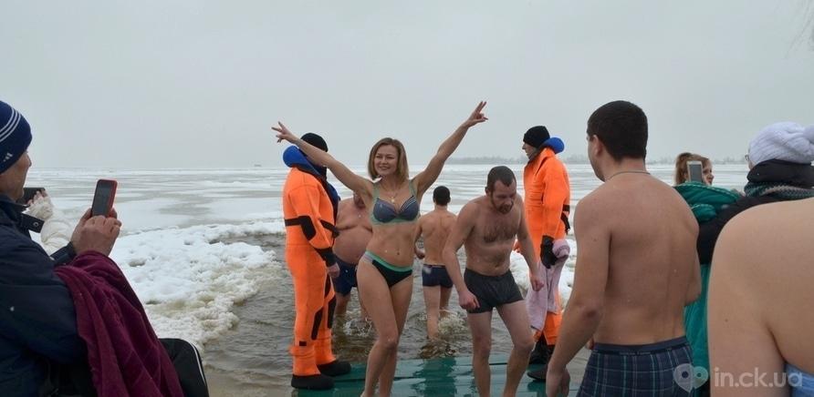Фото 7 - Крещение по-черкасски: как горожане зимний купальный сезон открывали