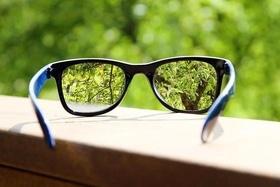 Статья 'Прогрессивная линза – одни очки скорректируют зрение в трех направлениях'