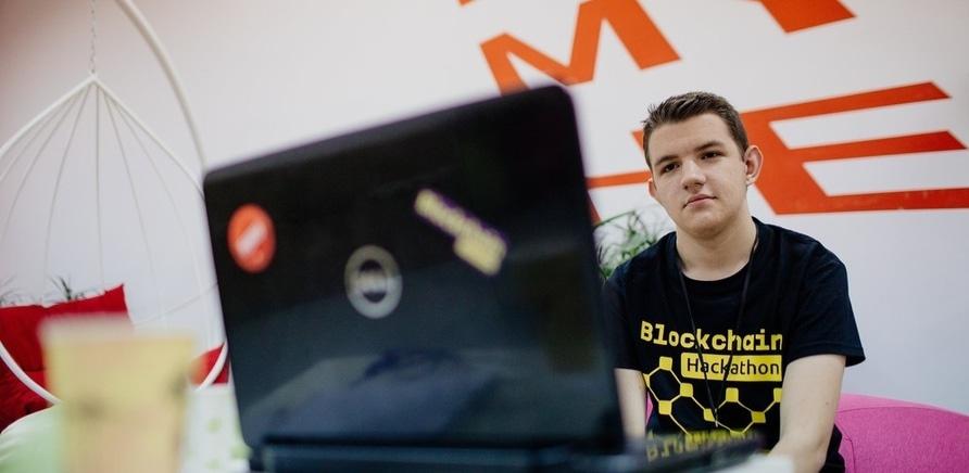 'З шкільної парти в ІТ-компанію: як випускник почав працювати програмістом'