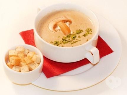 Крем-суп из шампиньонов с крутонами