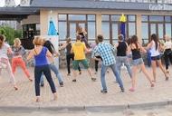 Фильм'Бесплатные уроки танцев на пляже Живчик!' - фото 2