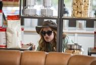 Фильм'Успеть за Джонсами' - кадр 2