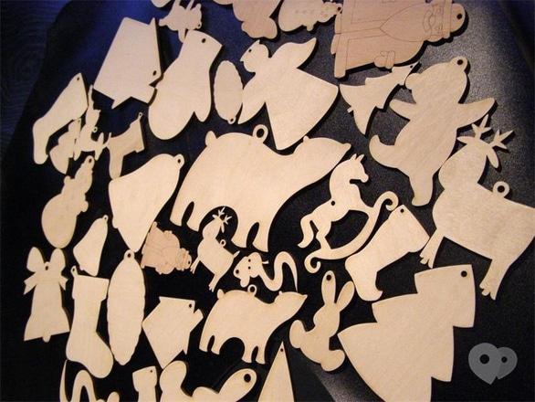 Для детей - Мастер-класс по разрисовке рождественских игрушек в 'Саттва'