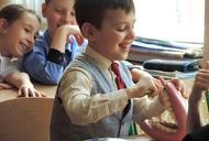 Фильм'Врач "Сучасної Сімейної Стоматології" научила школьников чистить зубки' - фото 2