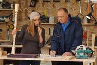 Фильм'Марченко построила дом для девушки, в 14 лет ставшей мамой для двоих братьев и сестры' - кадр 4