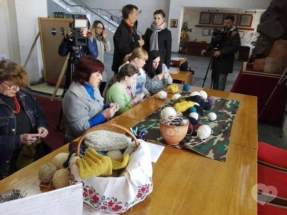 Навчання - Майстер-клас до дня волонтерів 'Плетіння шкарпеток на двох спицях'