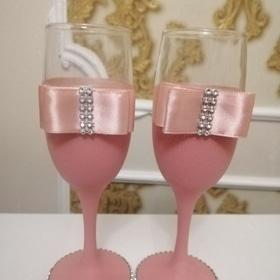 Весільні бокали (келихи) в рожевому кольорі