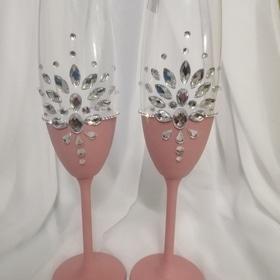 Свадебные бокалы (бокалы) в розовом цвете, стразы