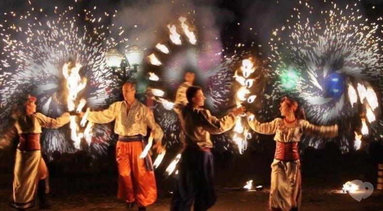 Фото 1 - Сварожичи, огненное шоу, пиротехническое шоу, великаны на ходулях - Украинское огненное шоу "Два Дубки" (4 актера)