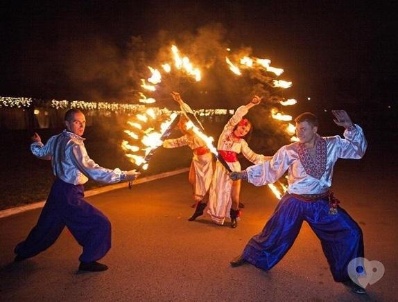 Фото 3 - Сварожичи, огненное шоу, пиротехническое шоу, великаны на ходулях - Украинское огненное шоу "Два Дубки" (4 актера)