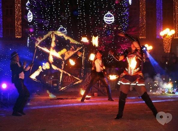 Фото 1 - Сварожичи, огненное шоу, пиротехническое шоу, великаны на ходулях - Фаер-шоу в стиле "Чикаго" (3 актера)