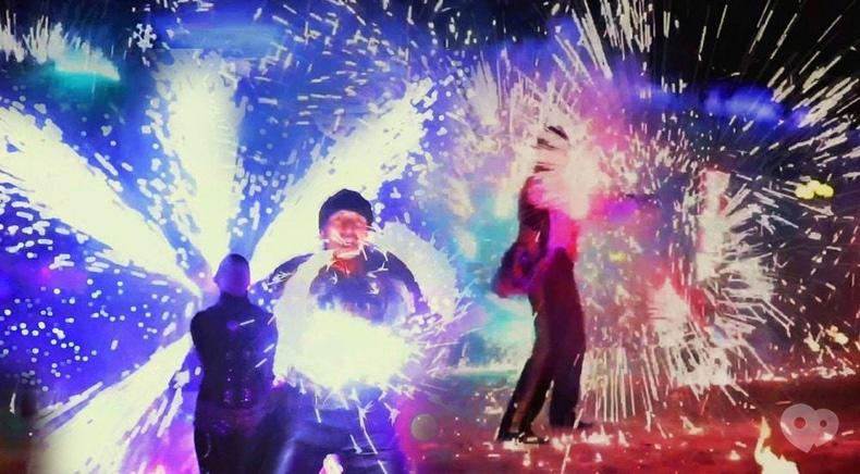 Фото 5 - Сварожичи, огненное шоу, пиротехническое шоу, великаны на ходулях - Фаер-шоу в стиле "Чикаго" (3 актера)