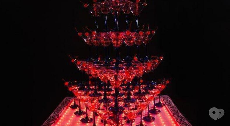Фото 4 - Эдем, агентство организации праздников - Пирамида бокалов шампанского