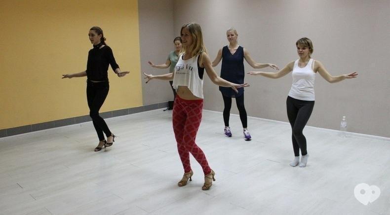 Фото 3 - Shake It, Школа танцю - Bachata Lady Style