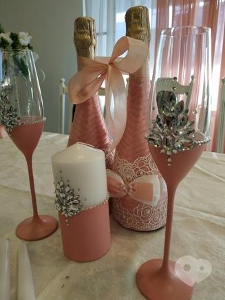 Фото 3 - OROVI, Оформлення та організація свят - Оформлення весільних келихів (бокалів), шампанського, свічок, підв’язки нареченої