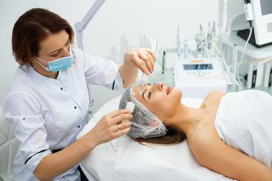 Авіцена, медичний центр - Комбінована чистка обличчя з використанням ультразвукового скраберу