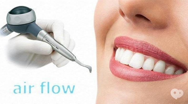 Стомадеус, стоматологічна клініка - Професійна чистка зубів Air Flow