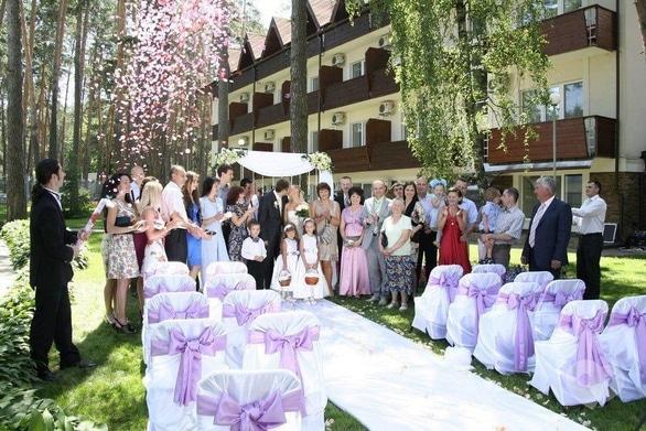 Акция - Лужайка для свадебной церемонии в подарок от гостинницы "Украина"