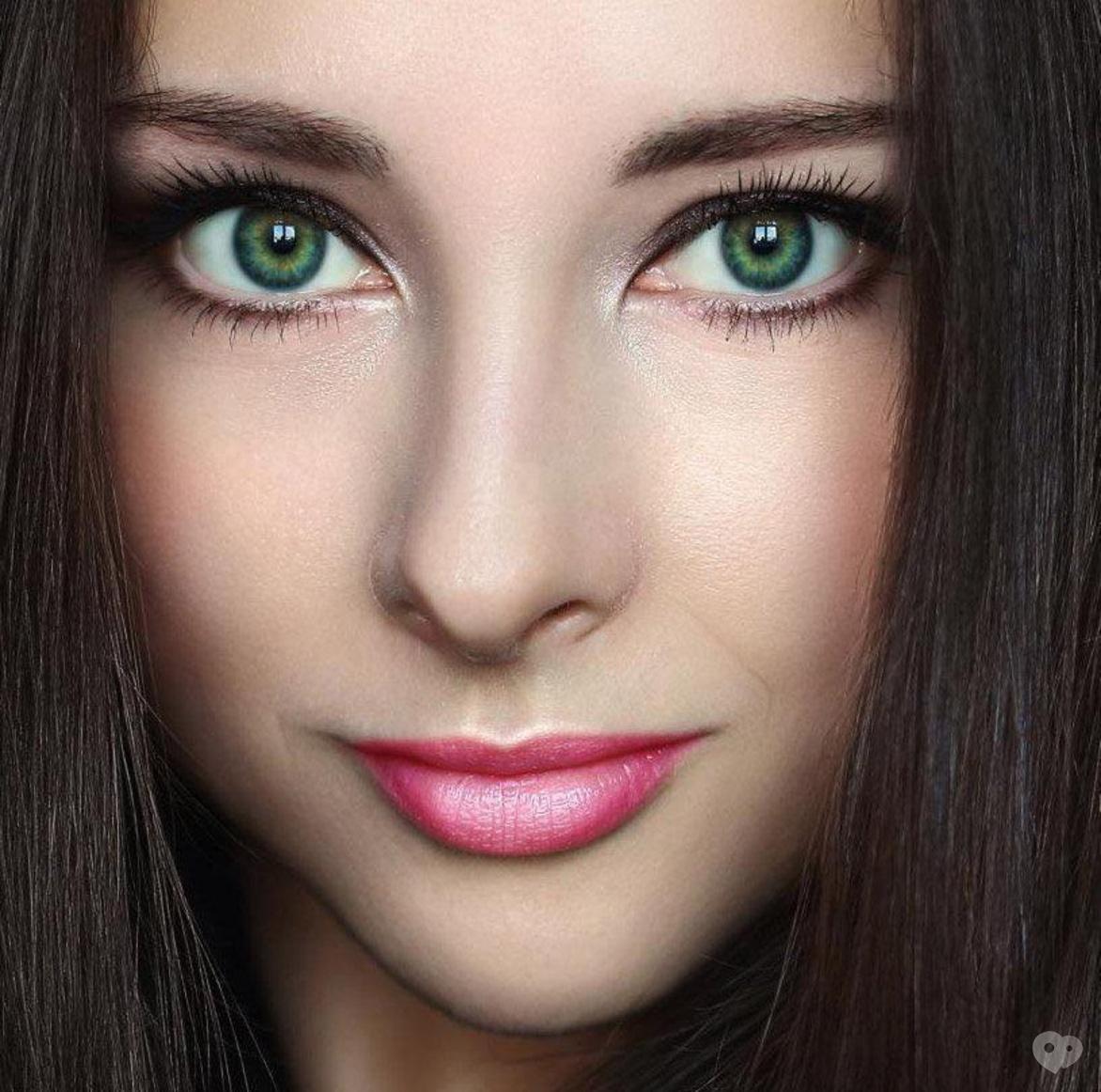 Зеленый глаз фото красивые. Зелёные глаза. Зелёные глаза у девушек. Левушка с щелеными глазсми. Макияж для зеленых глаз.